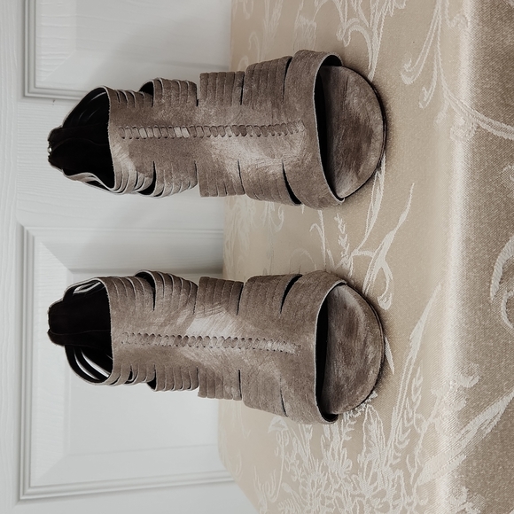 Donald J. Pliner Thora taupe strappy heels brown/gray leather 3" heel size 9 - Picture 3 of 10